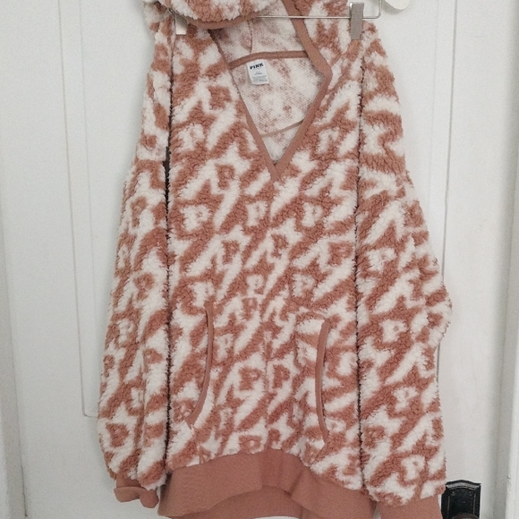 PINK Victoria's Secret Tan and White Knit Top - Picture 1 of 7